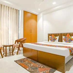 Hotel Fabexpress Aerosky Deluxe - Nr Yashobhoomi Convention Centre, Delhi (National Capital Territory of India)